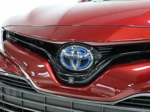 Used 2020 Toyota Camry XLE w/ Driver Assist Package FWD image 11