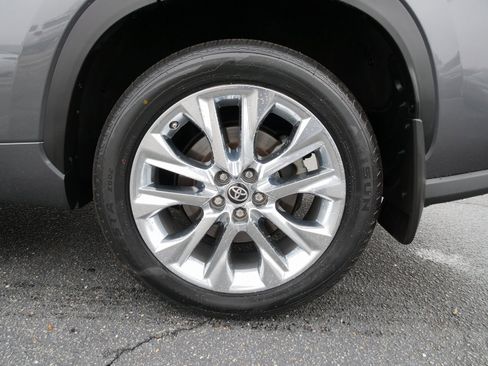 Used 2023 Toyota Highlander Limited image 12