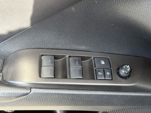 Used 2022 Toyota Camry LE image 28