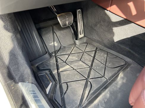 Used 2025 BMW 760i xDrive w/ Executive Package image 17