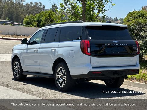 Used 2025 Ford Expedition Active AWD/4WD image 4