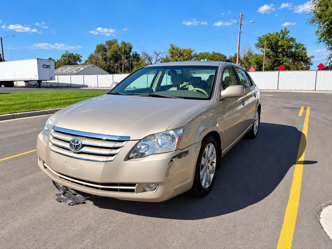Used 2005 Toyota Avalon XLS FWD image 1