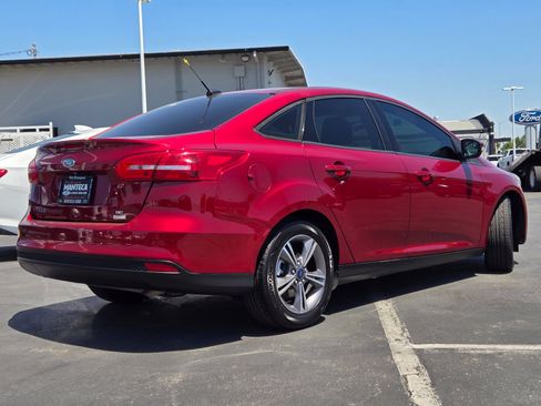 Used 2017 Ford Focus SE FWD image 4