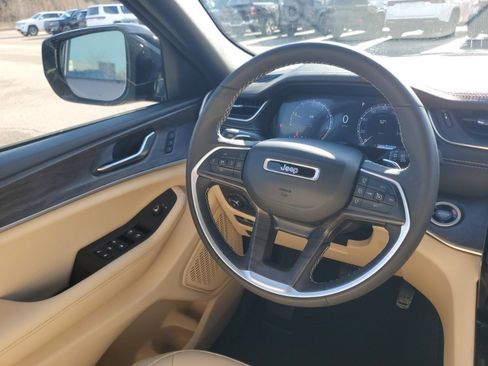 Used 2024 Jeep Grand Cherokee Limited image 7