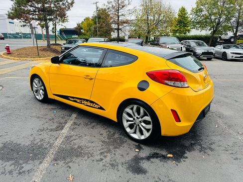 Used 2013 Hyundai Veloster Base image 9