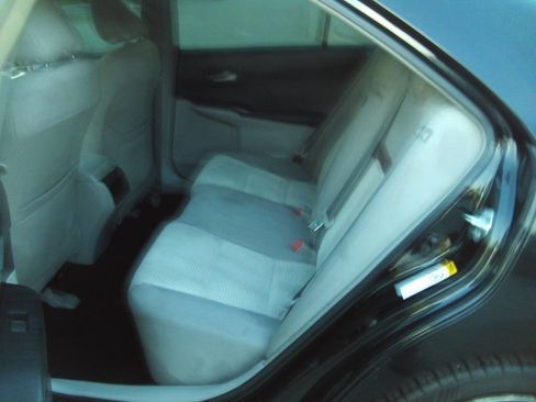 Used 2012 Toyota Camry LE image 21