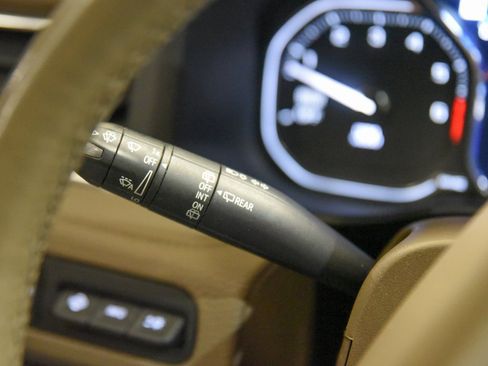 Used 2021 GMC Yukon Denali w/ Denali Ultimate Package image 33