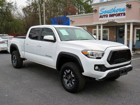 Used 2017 Toyota Tacoma TRD Off-Road image 5