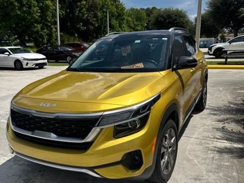 Used 2023 Kia Seltos S AWD/4WD image 2