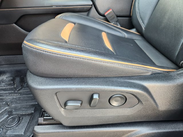 Used 2024 GMC Yukon AT4 w/ Technology Package AWD/4WD image 23
