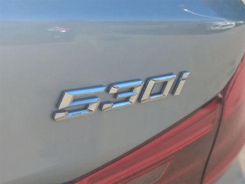 Used 2018 BMW 530i xDrive w/ Premium Package image 14