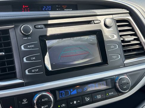 Used 2019 Toyota Highlander LE AWD/4WD image 34