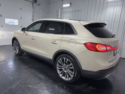 Used 2016 Lincoln MKX Reserve w/ Technology Package FWD image 2