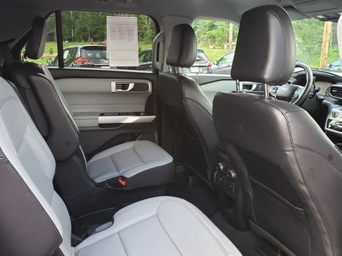 Used 2021 Ford Explorer XLT w/ Equipment Group 202A AWD/4WD image 19