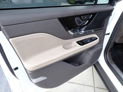 Certified 2022 Lincoln Corsair AWD w/ Premium Package image 19