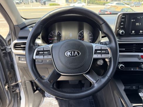 Used 2020 Kia Telluride LX AWD/4WD image 17