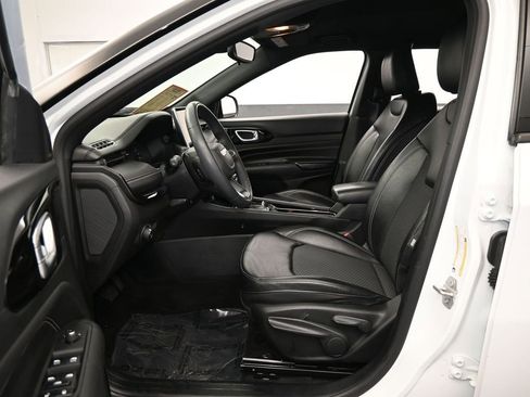 Used 2023 Jeep Compass Altitude image 11