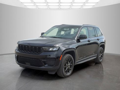 Used 2024 Jeep Grand Cherokee Altitude AWD/4WD image 8