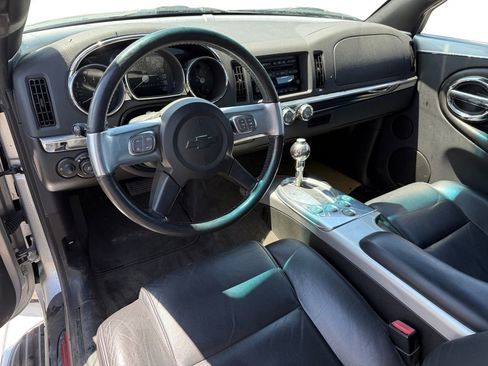Used 2005 Chevrolet SSR w/ Preferred Equipment Group RWD image 12