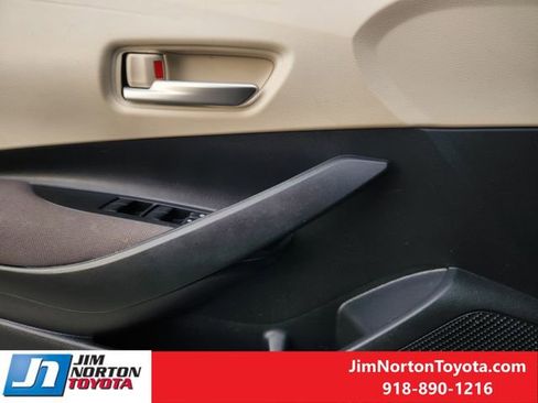 Used 2021 Toyota Corolla LE image 25