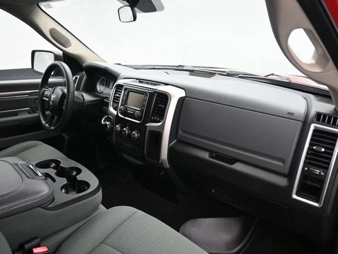 Used 2018 RAM 1500 Classic SLT AWD/4WD image 41
