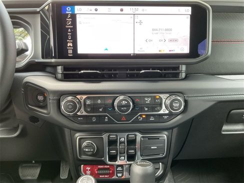 New 2025 Jeep Gladiator Rubicon image 12