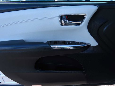 Used 2016 Toyota Avalon XLE image 17