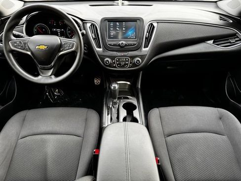 Used 2017 Chevrolet Malibu Hybrid image 9