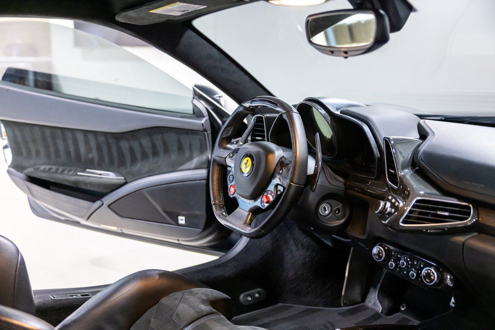 Used 2011 Ferrari 458 Italia Coupe RWD image 35