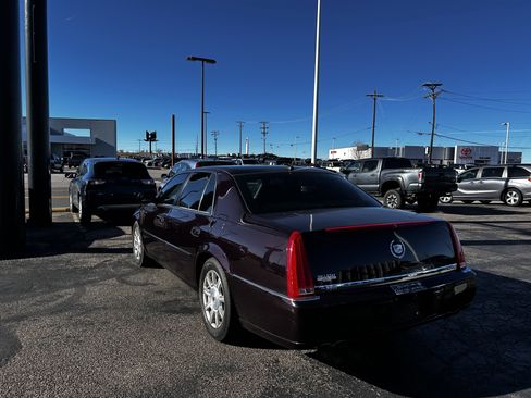 Used 2008 Cadillac DTS image 3