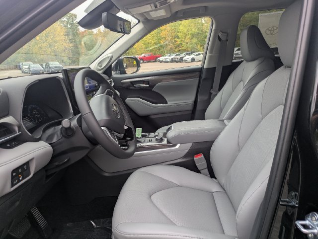 New 2026 Toyota Highlander Limited AWD/4WD image 13