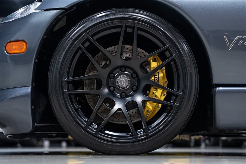 Used 2000 Dodge Viper GTS RWD image 12