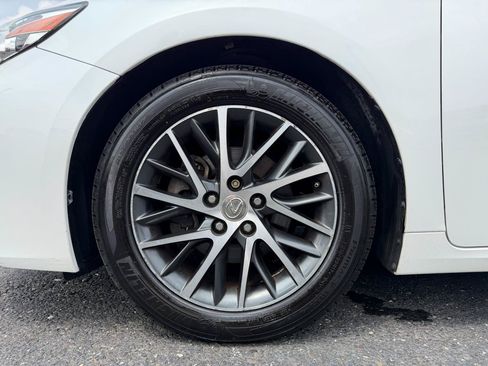 Used 2016 Lexus ES 350 w/ Premium Package w/Wood Trim FWD image 27