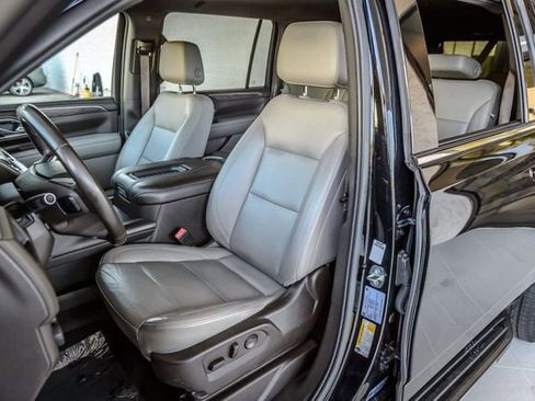 Used 2021 Chevrolet Suburban LT image 37