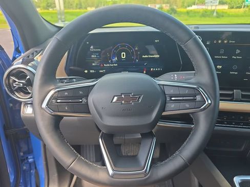 Used 2025 Chevrolet Equinox ACTIV w/ Safety and Technology Package AWD/4WD image 17