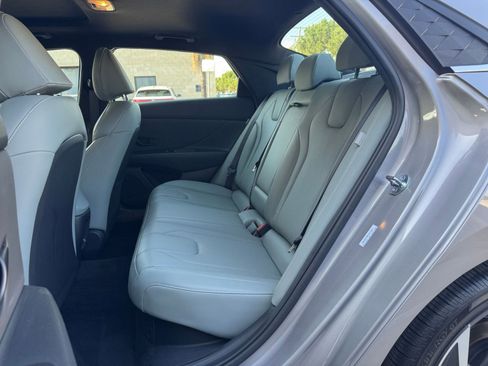 Used 2025 Hyundai Elantra Limited image 27