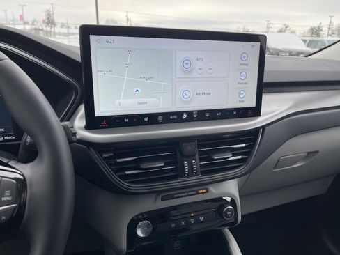 Used 2024 Ford Escape SE image 16