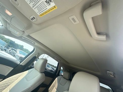 Used 2024 Ford Edge Titanium AWD/4WD image 17