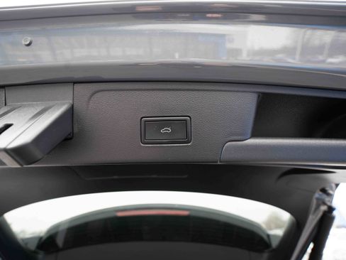 Used 2024 Volkswagen Atlas Cross Sport SE image 29