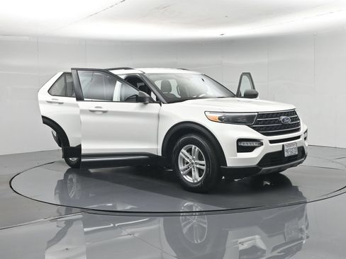 Certified 2023 Ford Explorer XLT w/ Equipment Group 202A RWD image 37