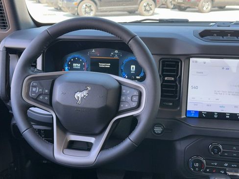 New 2026 Ford Bronco Badlands w/ Sasquatch Package AWD/4WD image 7
