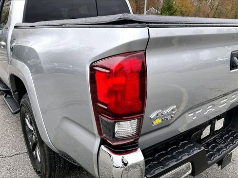 Used 2022 Toyota Tacoma SR5 AWD/4WD image 34