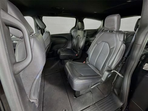 Used 2025 Chrysler Pacifica Select FWD image 24