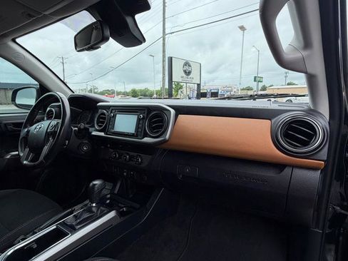 Used 2018 Toyota Tacoma SR5 image 18