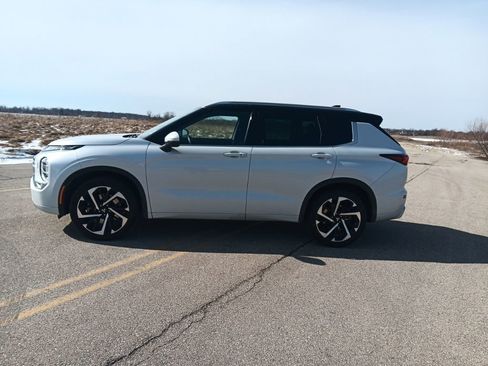 Used 2023 Mitsubishi Outlander SEL 40th Anniversary image 7