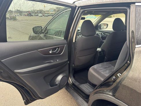 Used 2016 Nissan Rogue SV FWD image 35