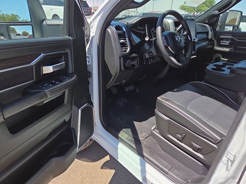 Used 2026 RAM 2500 Laramie AWD/4WD image 12
