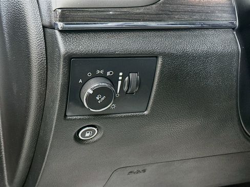 Used 2018 Jeep Grand Cherokee Overland AWD/4WD image 10
