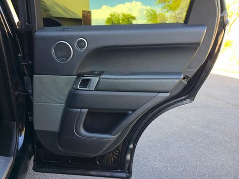 Used 2017 Land Rover Range Rover Sport HSE image 31