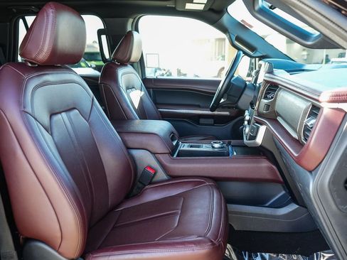 Used 2024 Ford Expedition Limited image 17